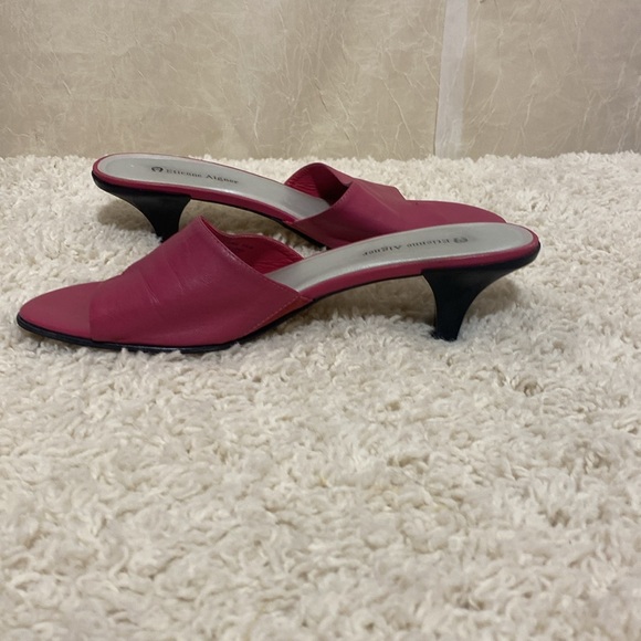 Etienne Agner sandals are leather fuchsia color with short black heel size 8 1/2 - Picture 3 of 5